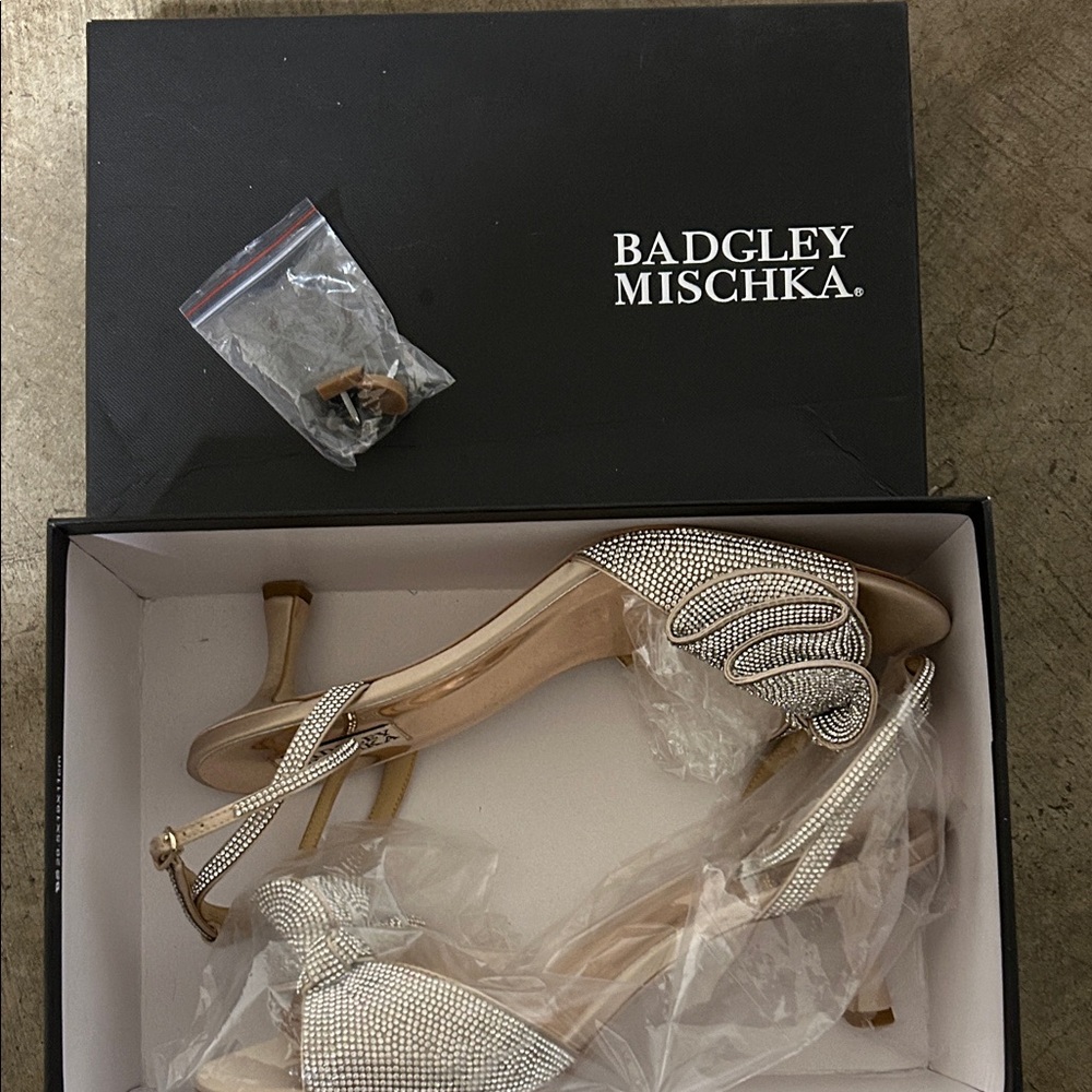 Badgley Mischka Silver Bow Heels